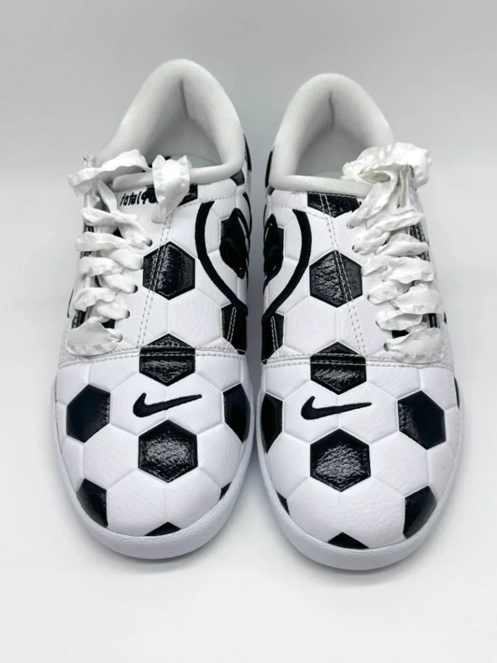 Nike Womens Total 90 Soccer Ball Shoes Black White Sz 8 New IO2388-100